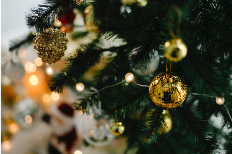 9 Foot Artificial Christmas Trees: Tips, Decor Ideas, and Date Night Suggestions